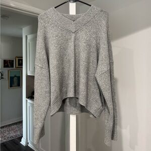 Abercrombie and Fitch - Grey V-Neck Oversized Sweater